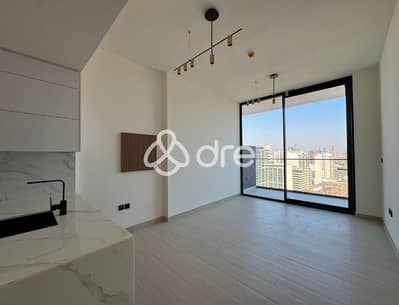 朱美拉环形村(JVC)， 迪拜 1 卧室单位待租 - Living Room With Balcony View. jpg