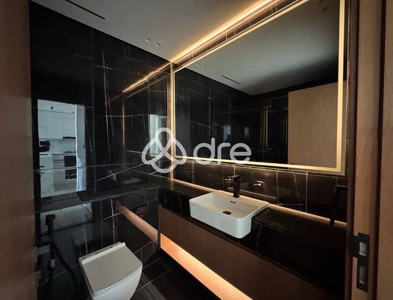 11 Washroom_2. jpg