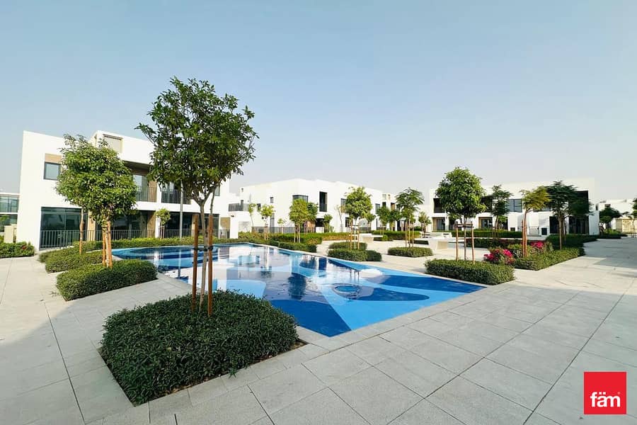 Corner 3BR Villa | Near Everything