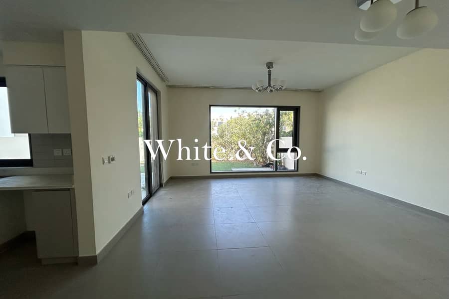 Vacant Dec l Close To Park l Landscaped Vacant Dec l Close To Park l Landscaped