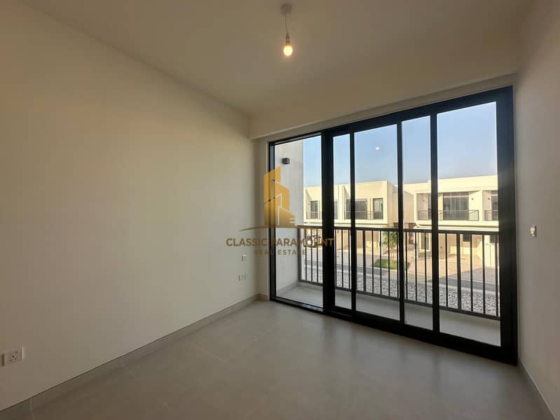 Single Row | Prime Location | Spacious layout - Image 12