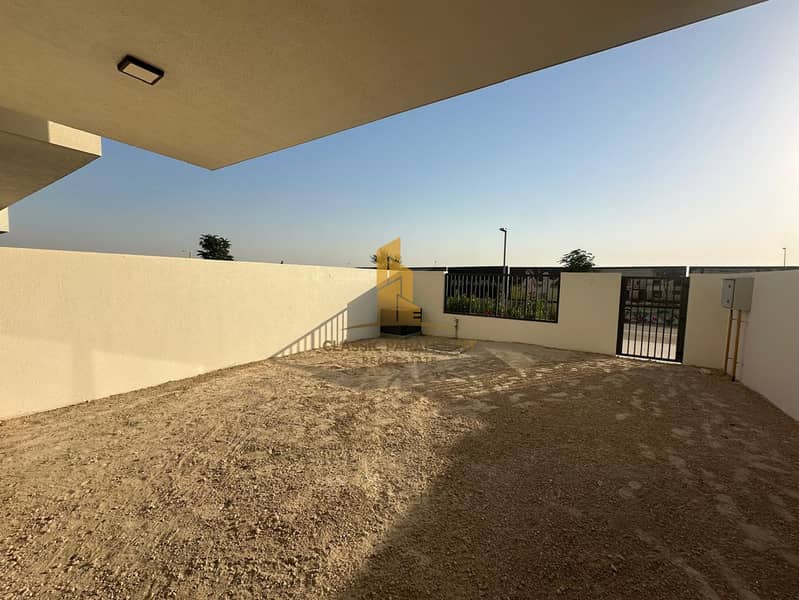 Single Row | Prime Location | Spacious layout - Image 13