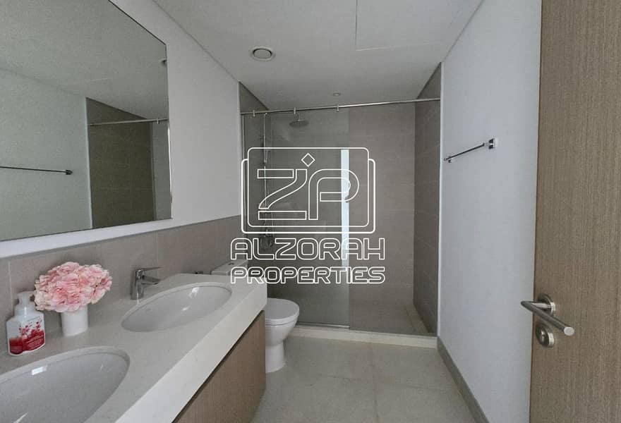 12 bb2fc9dd-316c-4444-bccc-d16d987fdcc0. jpg