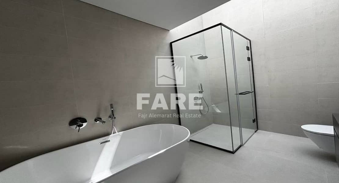 16 e63cd73c-313b-43e4-8da3-fcb9f6cd5e5b. jpg