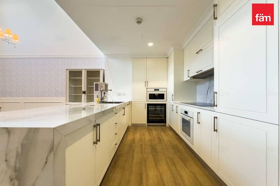 Waterfront Townhouse | Private Garden | Vacant