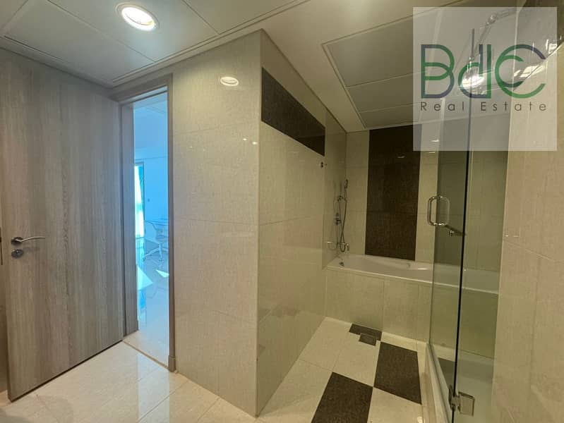 4 Bathroom(1). jpg