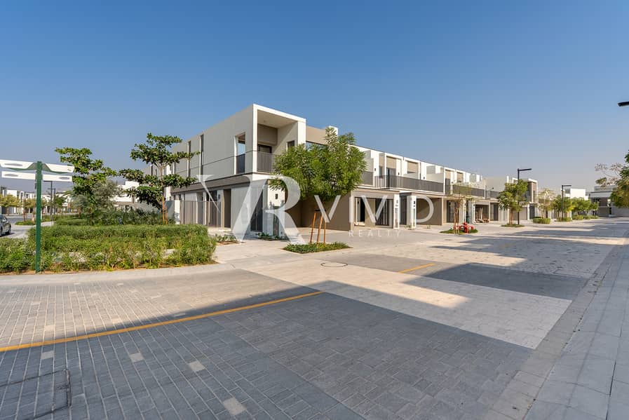 Corner Unit | Near Park and Entrance | Large Plot - Image 3