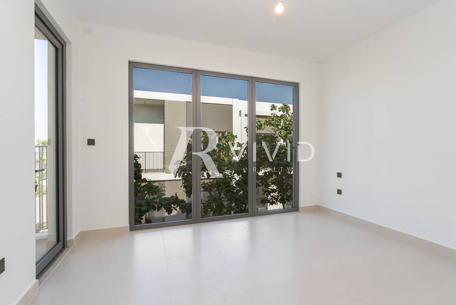 Corner Unit | Near Park and Entrance | Large Plot - Image 7