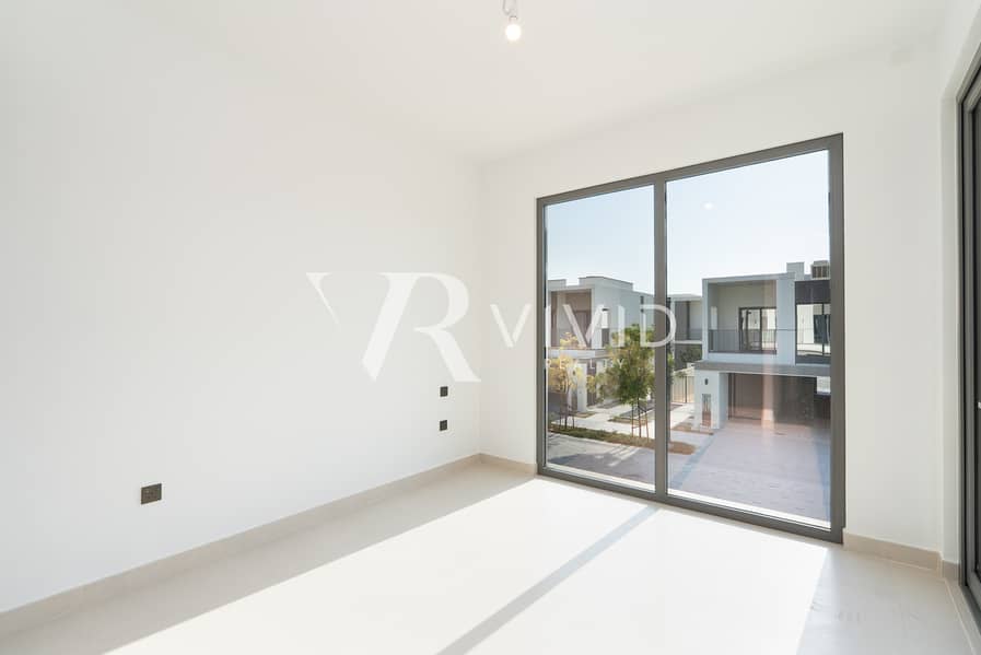 Corner Unit | Near Park and Entrance | Large Plot - Image 10