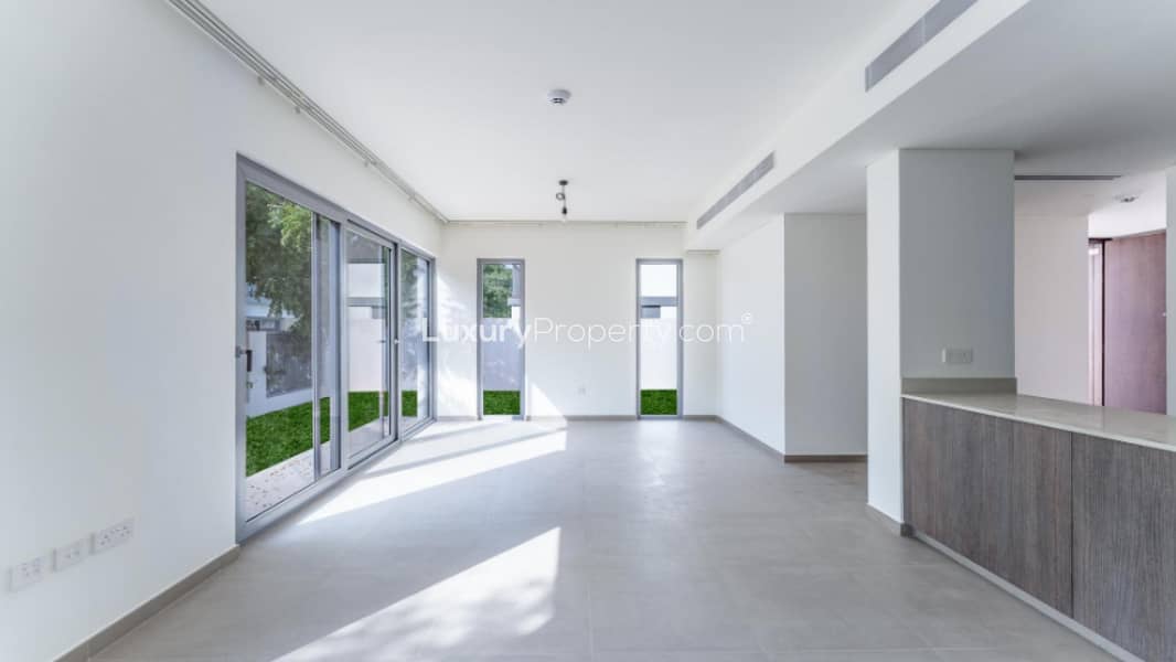 位于蒂拉尔阿尔加夫综合社区,伊兰住宅区 4 卧室的联排别墅 240000 AED - 13020098 位于蒂拉尔阿尔加夫综合社区,伊兰住宅区 4 卧室的联排别墅 240000 AED - 13020098