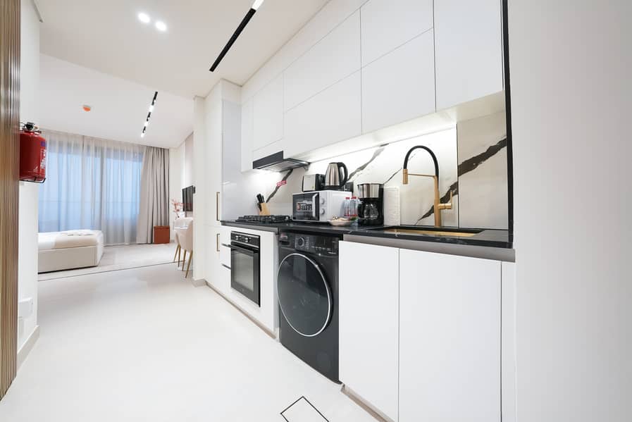 8 Kitchen main. jpg