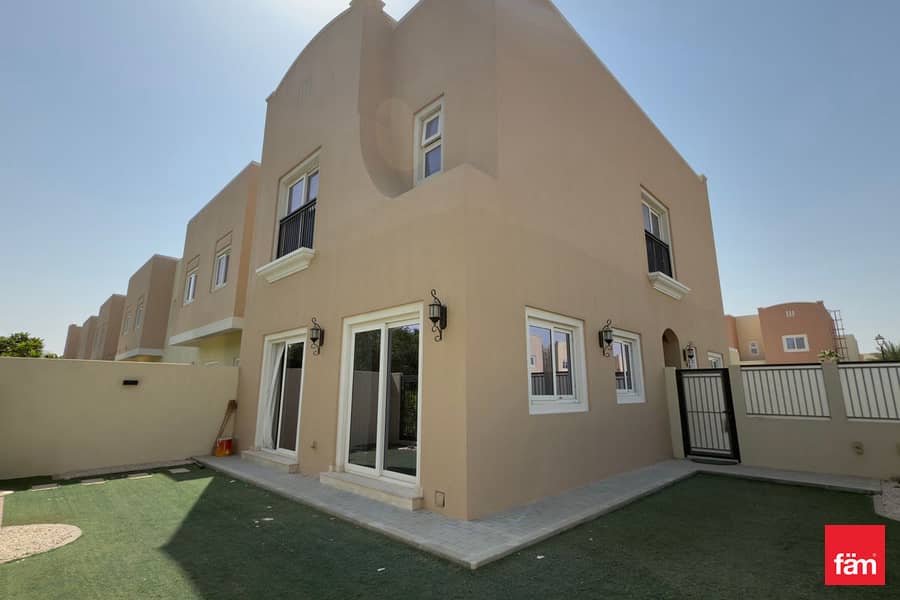 Corner | Vacant | Near Pool and Park | 4 Bedroom Corner | Vacant | Near Pool and Park | 4 Bedroom