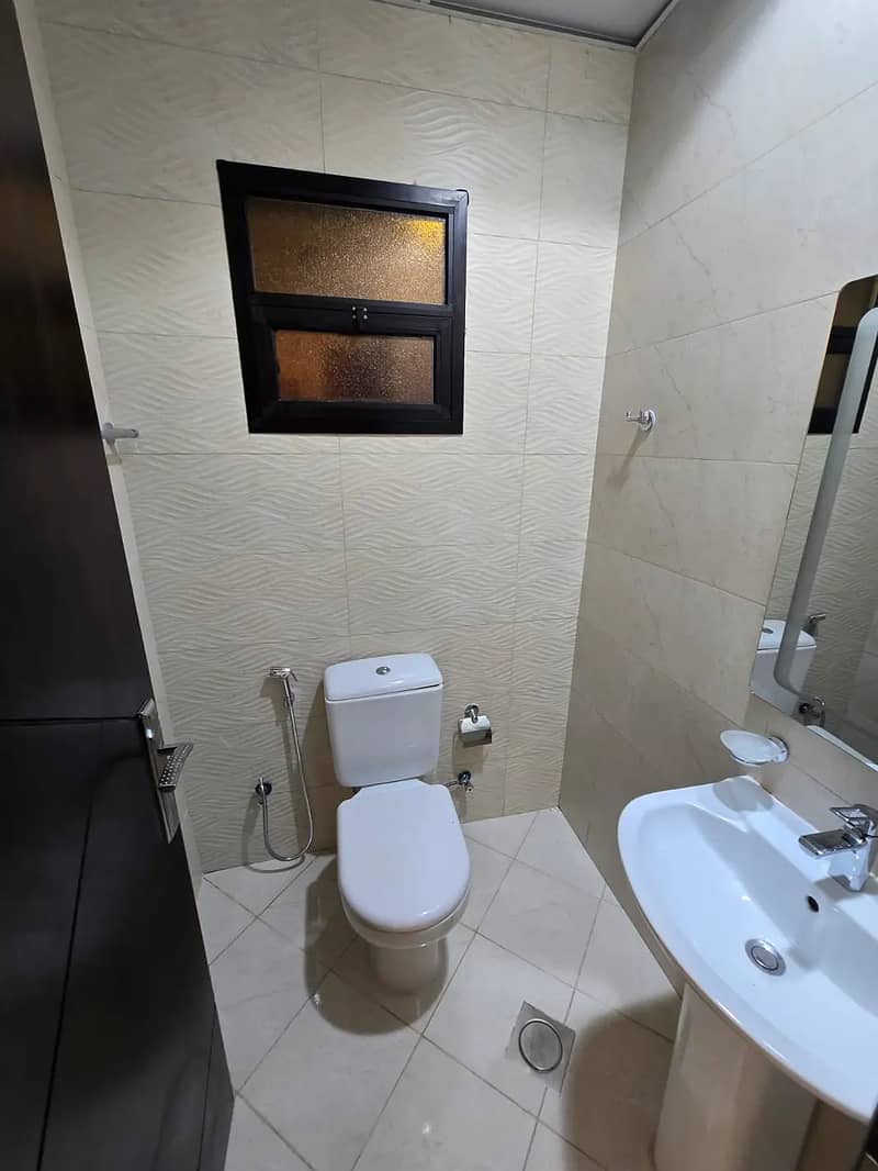 3 Bathroom1. jpg