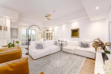 2 Bedroom Townhouse for Sale in Palm Jumeirah, Dubai - Rare Palm Townhouse | Stunning Sunset Views