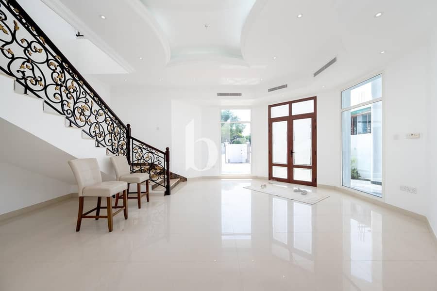 Spacious 5BR Villa | Vacant | Near Beach