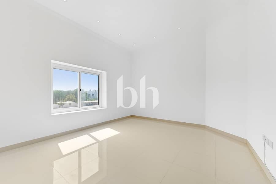 Spacious 5BR Villa | Vacant | Near Beach - Image 9