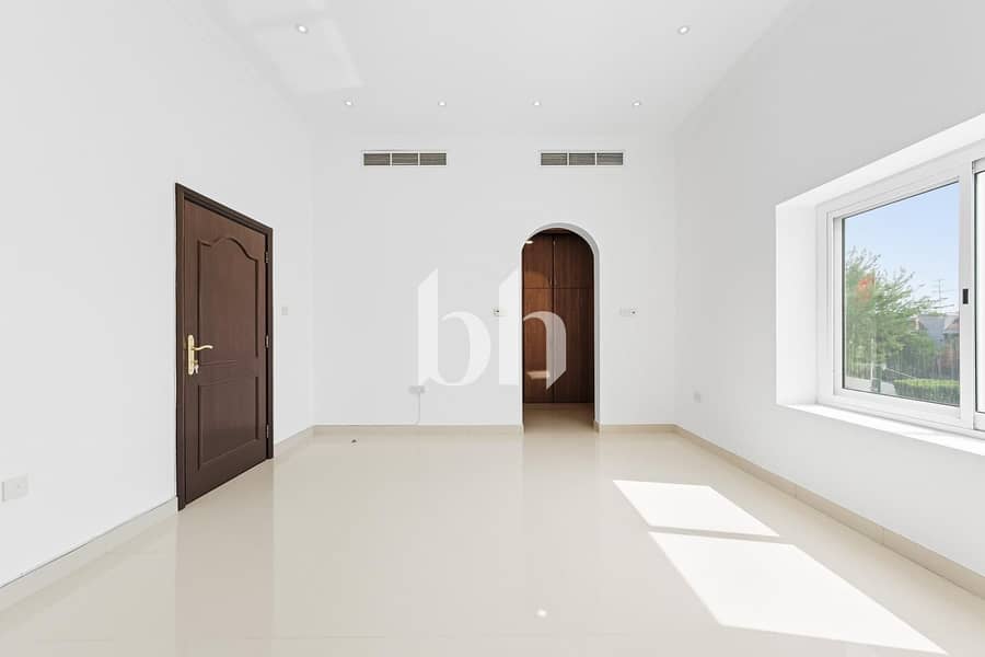 Spacious 5BR Villa | Vacant | Near Beach - Image 10