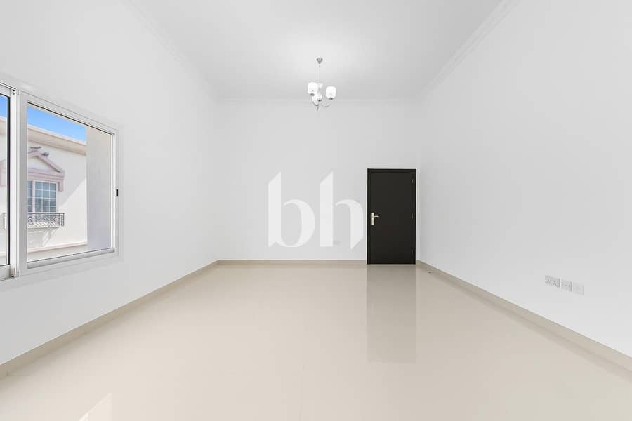 Spacious 5BR Villa | Vacant | Near Beach - Image 12