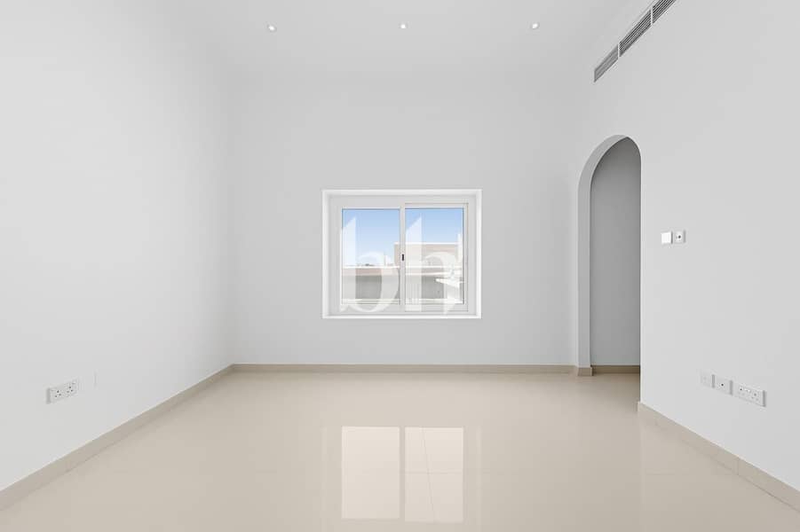 Spacious 5BR Villa | Vacant | Near Beach - Image 13