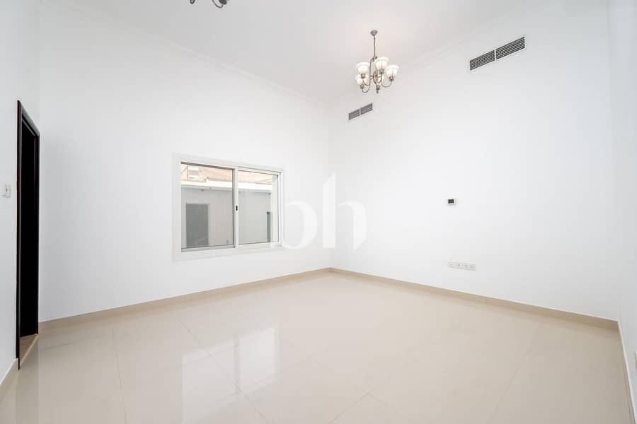 Spacious 5BR Villa | Vacant | Near Beach - Image 15