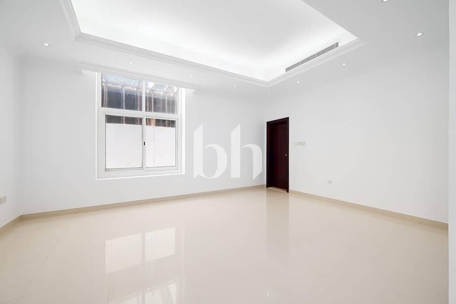 Spacious 5BR Villa | Vacant | Near Beach - Image 19