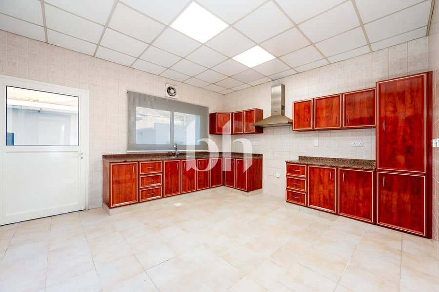 Spacious 5BR Villa | Vacant | Near Beach - Image 20