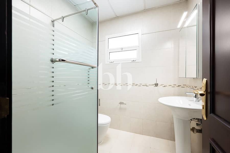 Spacious 5BR Villa | Vacant | Near Beach - Image 21