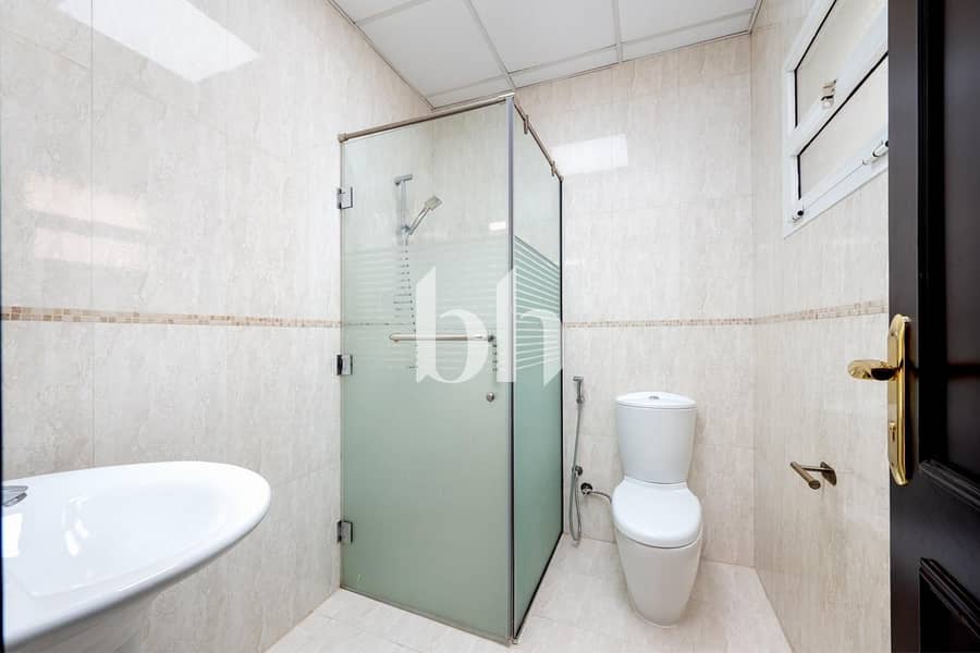 Spacious 5BR Villa | Vacant | Near Beach - Image 26