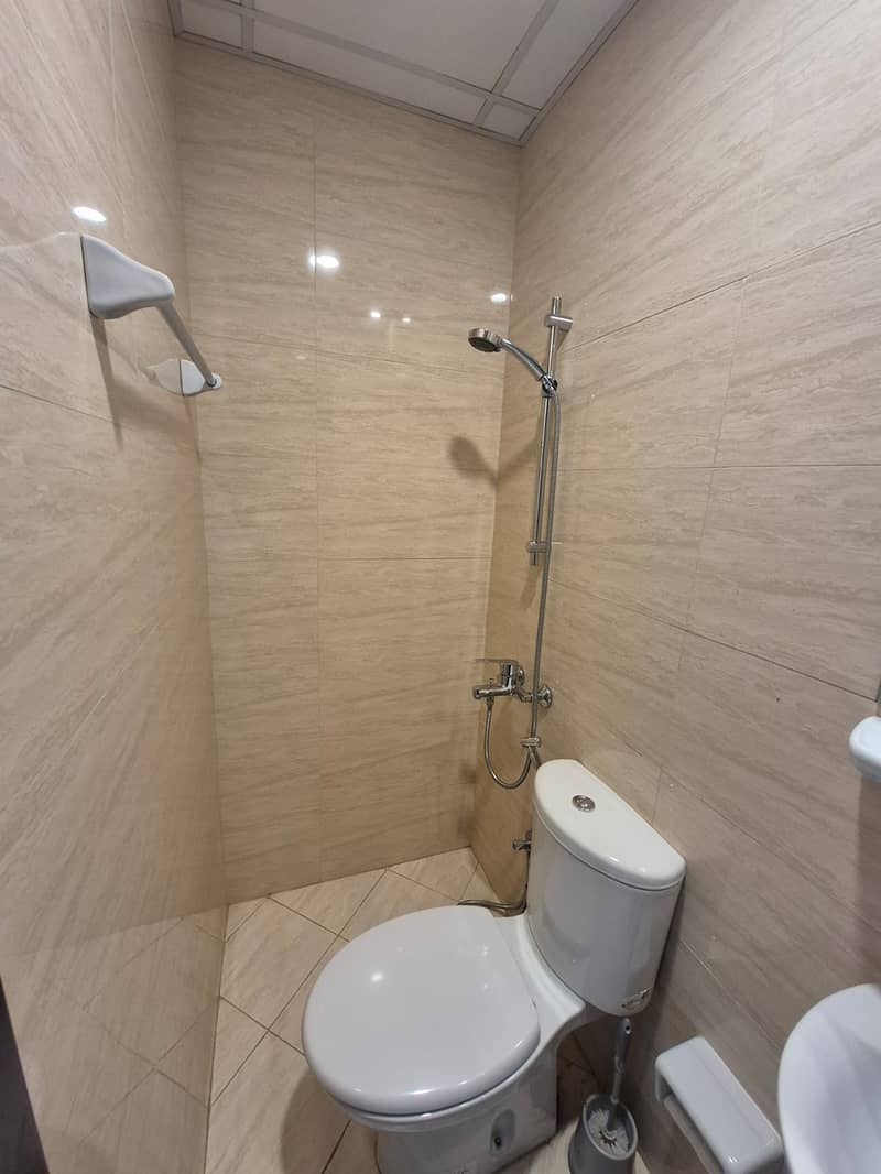 35 maidroom washrrom. jpeg
