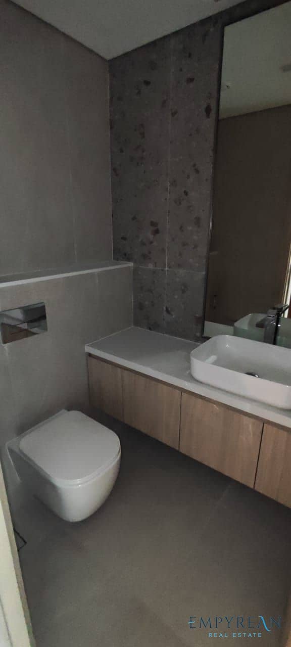 16 235bd5c8-4463-4a20-9f57-5887b1c2f312. jpg