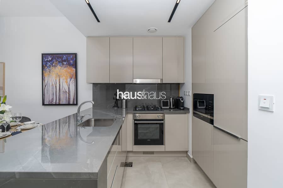 High Floor | Pool View | Hotel-style Amenities - Image 6