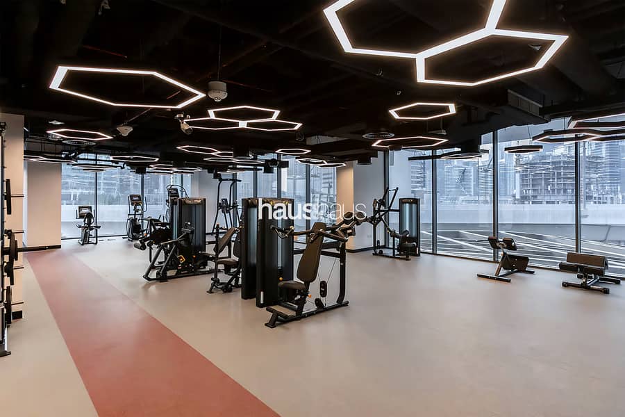 High Floor | Pool View | Hotel-style Amenities - Image 21