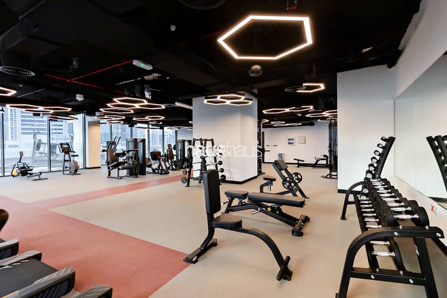 High Floor | Pool View | Hotel-style Amenities - Image 23