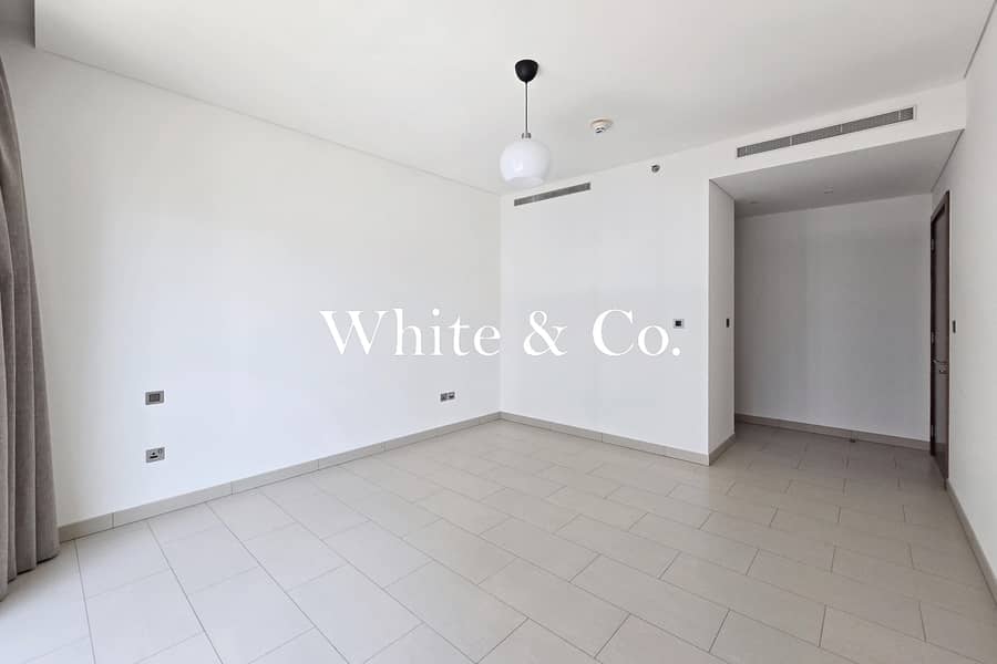 Spacious | Corner Unit | Vacant - Image 6