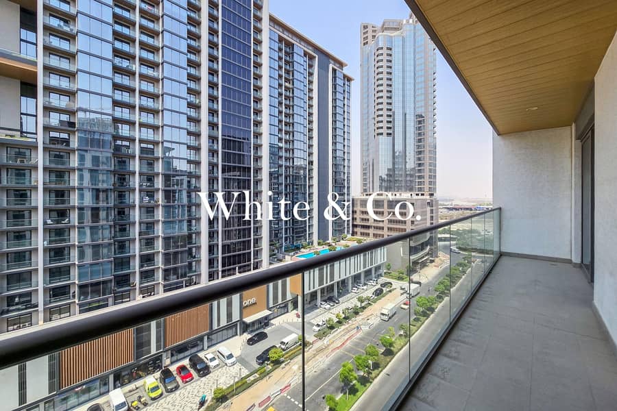 Spacious | Corner Unit | Vacant - Image 9