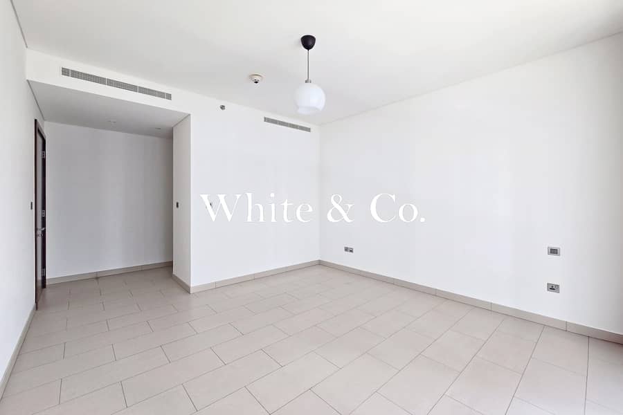 Spacious | Corner Unit | Vacant - Image 10