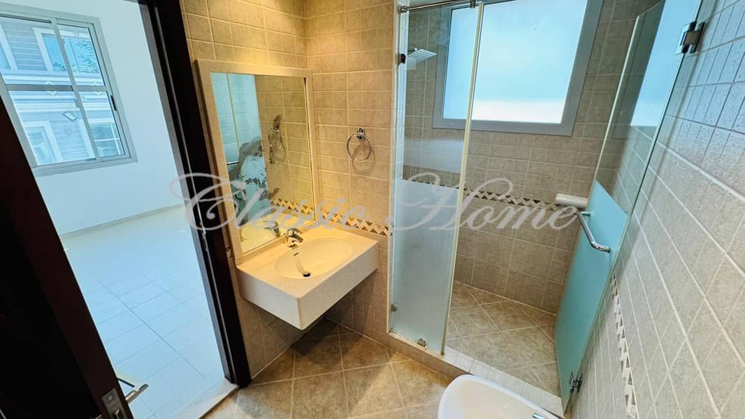 14 Bathroom 5. jpg