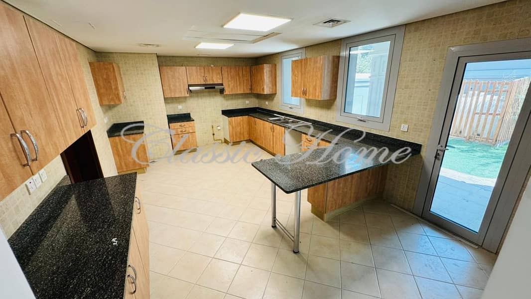 26 Kitchen 1. jpg