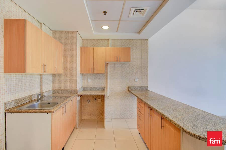 Big 1 Br | Good ROI | Walking Distance To Mall Big 1 Br | Good ROI | Walking Distance To Mall