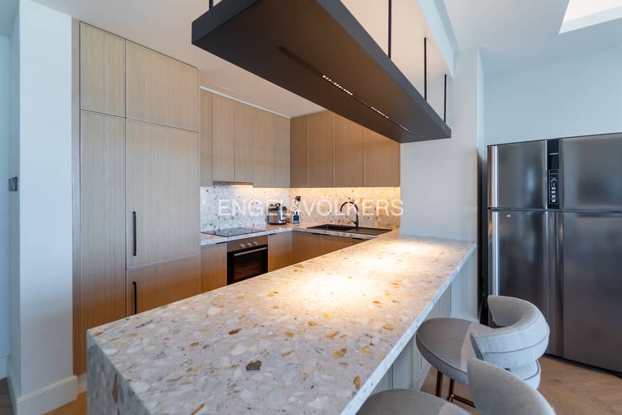 Experience Hotel living | Prime Corner | Central Location - Image 7