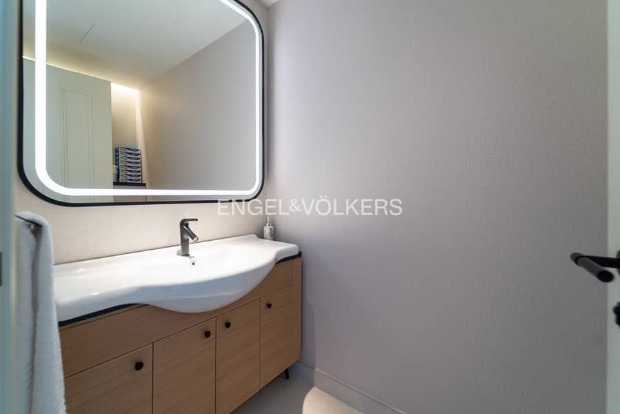 Experience Hotel living | Prime Corner | Central Location - Image 9