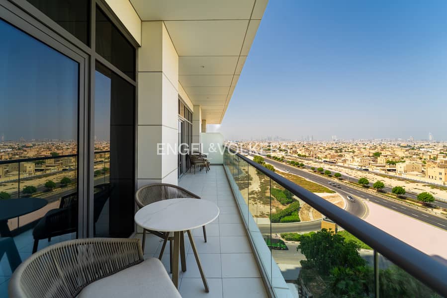 Experience Hotel living | Prime Corner | Central Location - Image 15