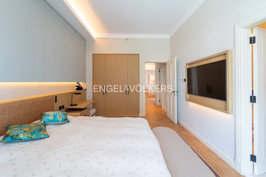 Experience Hotel living | Prime Corner | Central Location - Image 18