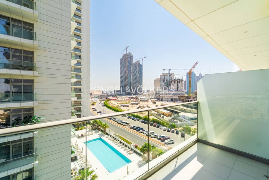 Experience Hotel living | Prime Corner | Central Location - Image 20