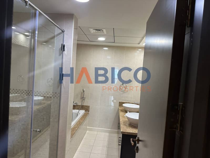 Prime Palm Jumeirah Living | Furnished | Spacious Layout - Image 12