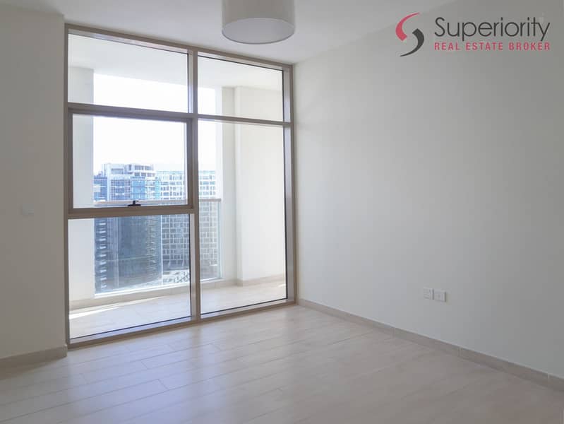 Prime Location | Spacious Layout | Canal View - Image 9