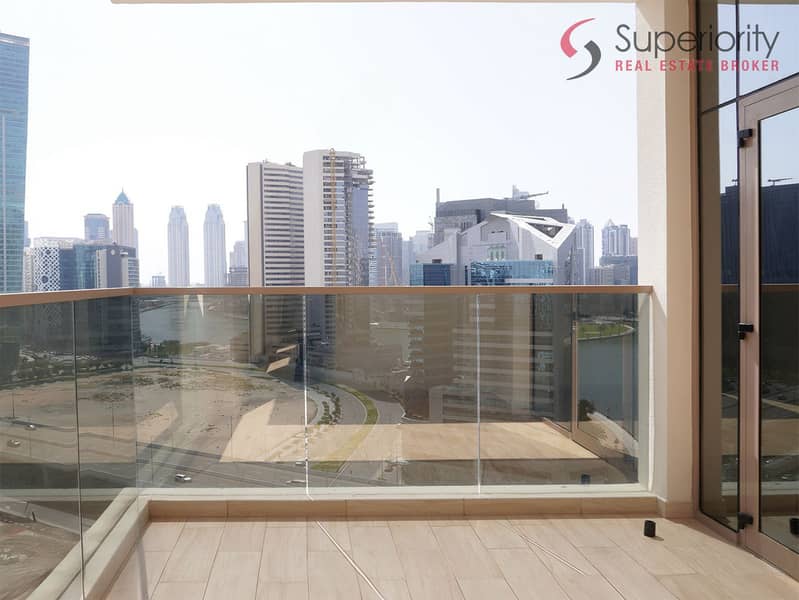 Prime Location | Spacious Layout | Canal View - Image 10