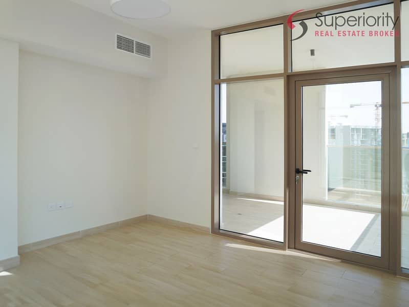 Prime Location | Spacious Layout | Canal View - Image 12