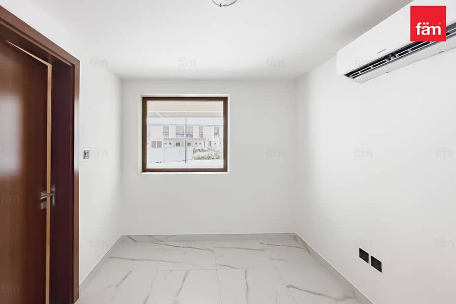 Single Row | With Landscaping | Near Kent College - Image 13