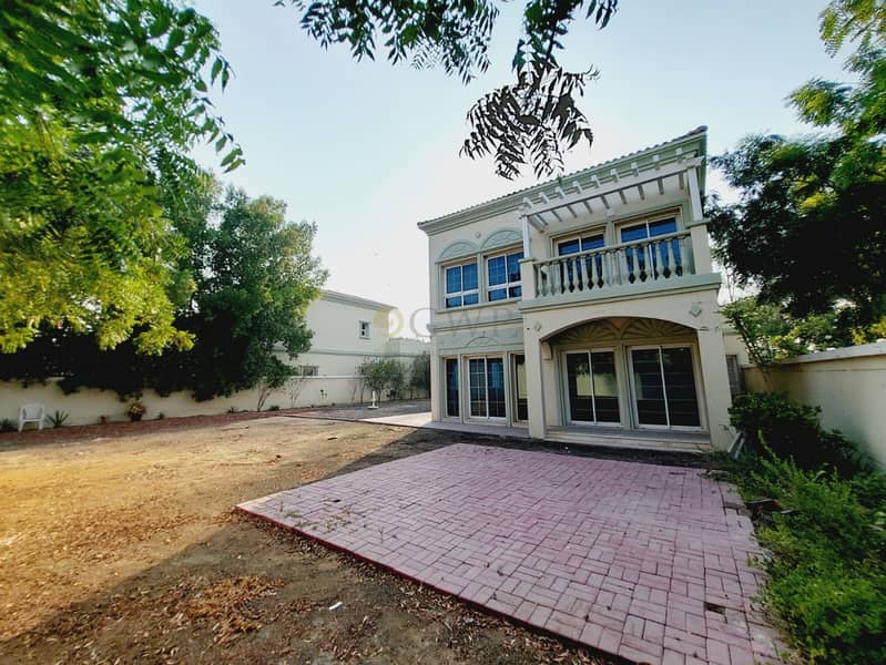 Amazing Deal | Sunny and Bright | Huge Backyard